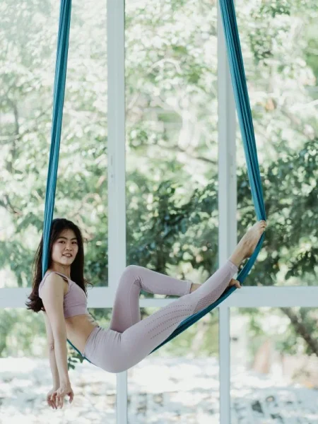 aerial-hammock-pose