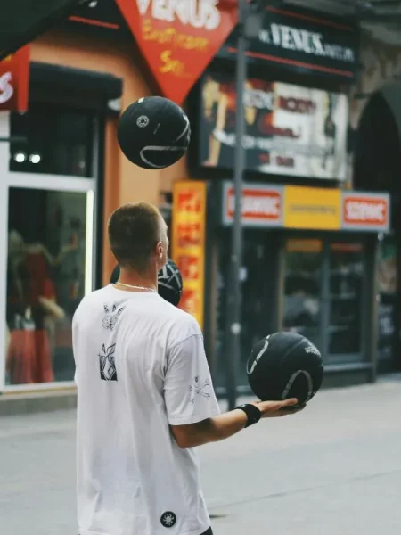 juggling-basketballs