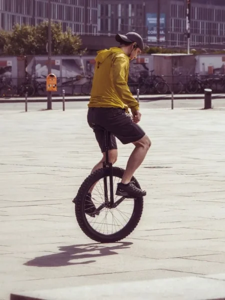 unicyclist-city
